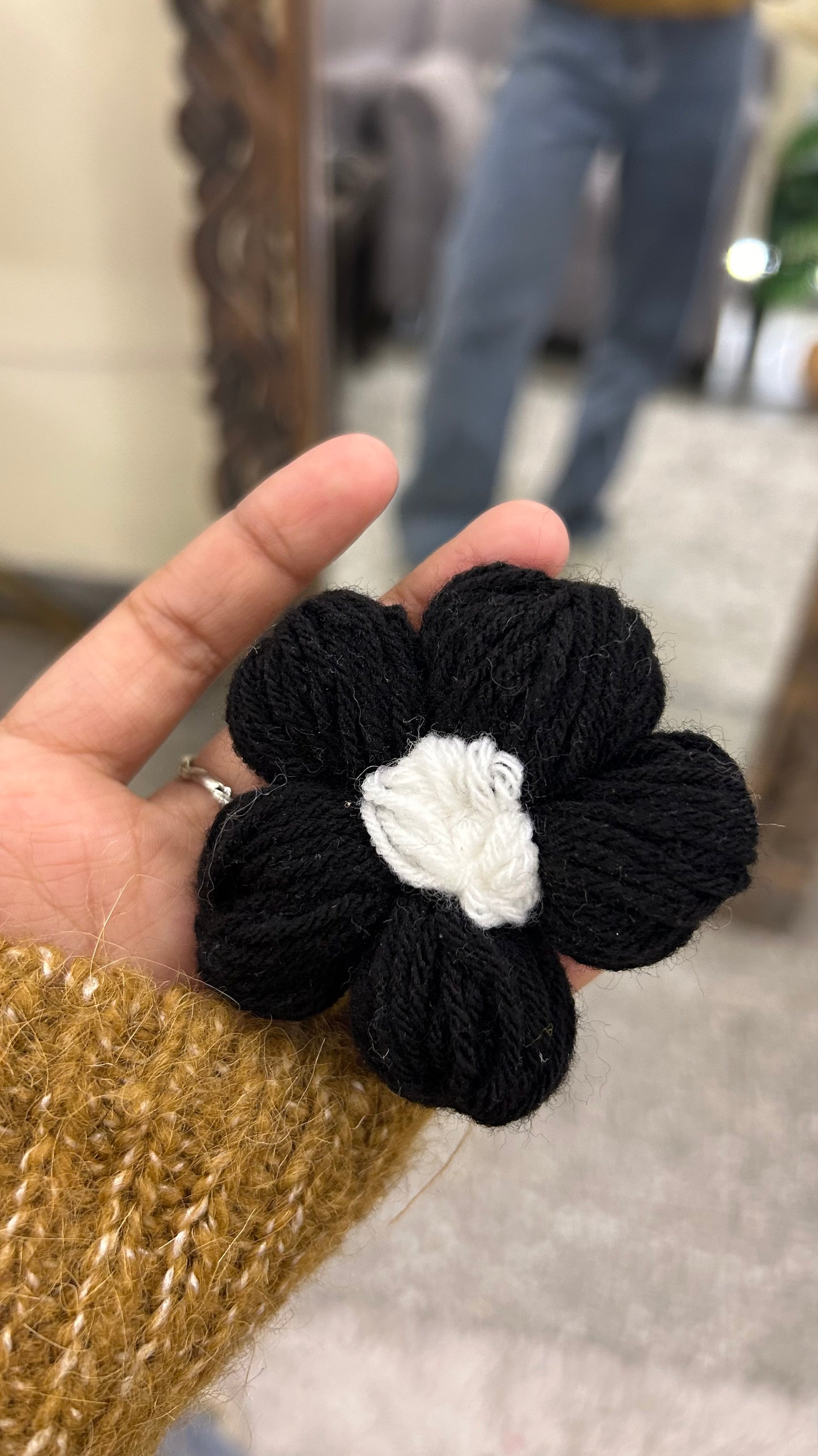 Cute h&m sweater ( removable )