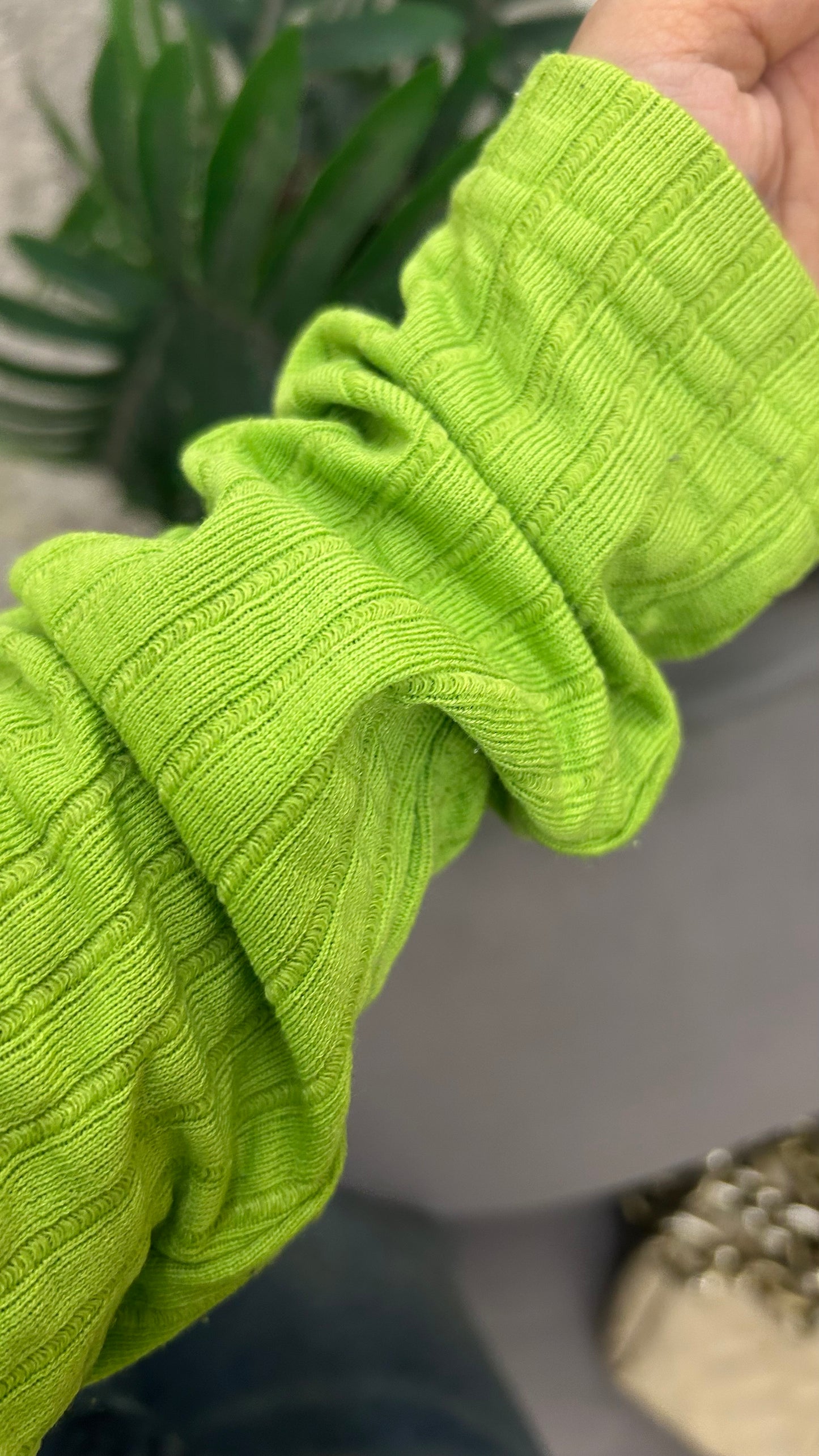 Cute top thrifted 28-32 bust