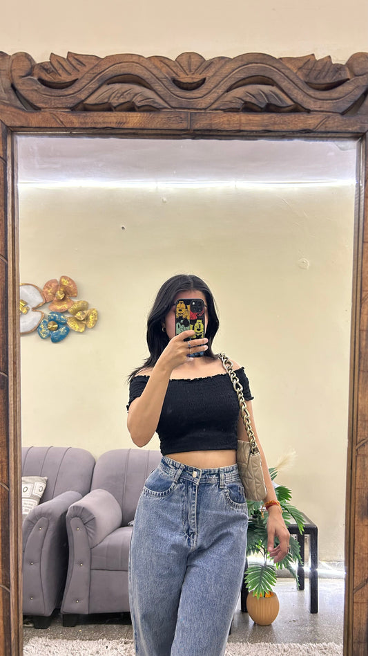 Cute top 34 bust