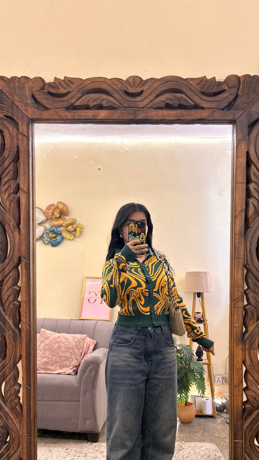 Cute sweater 30-33 bust