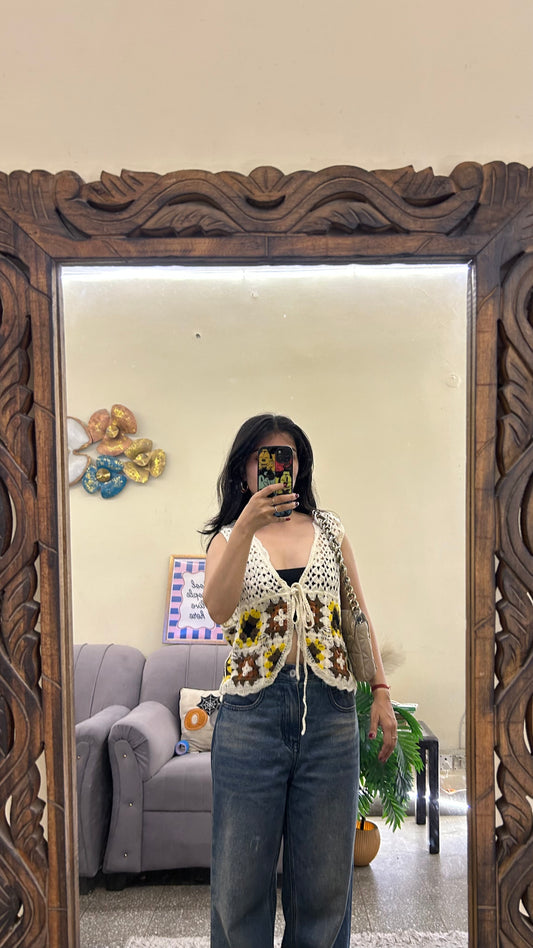 Cute top 34 bust