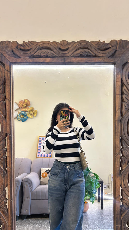 Cute top 32-34 busy