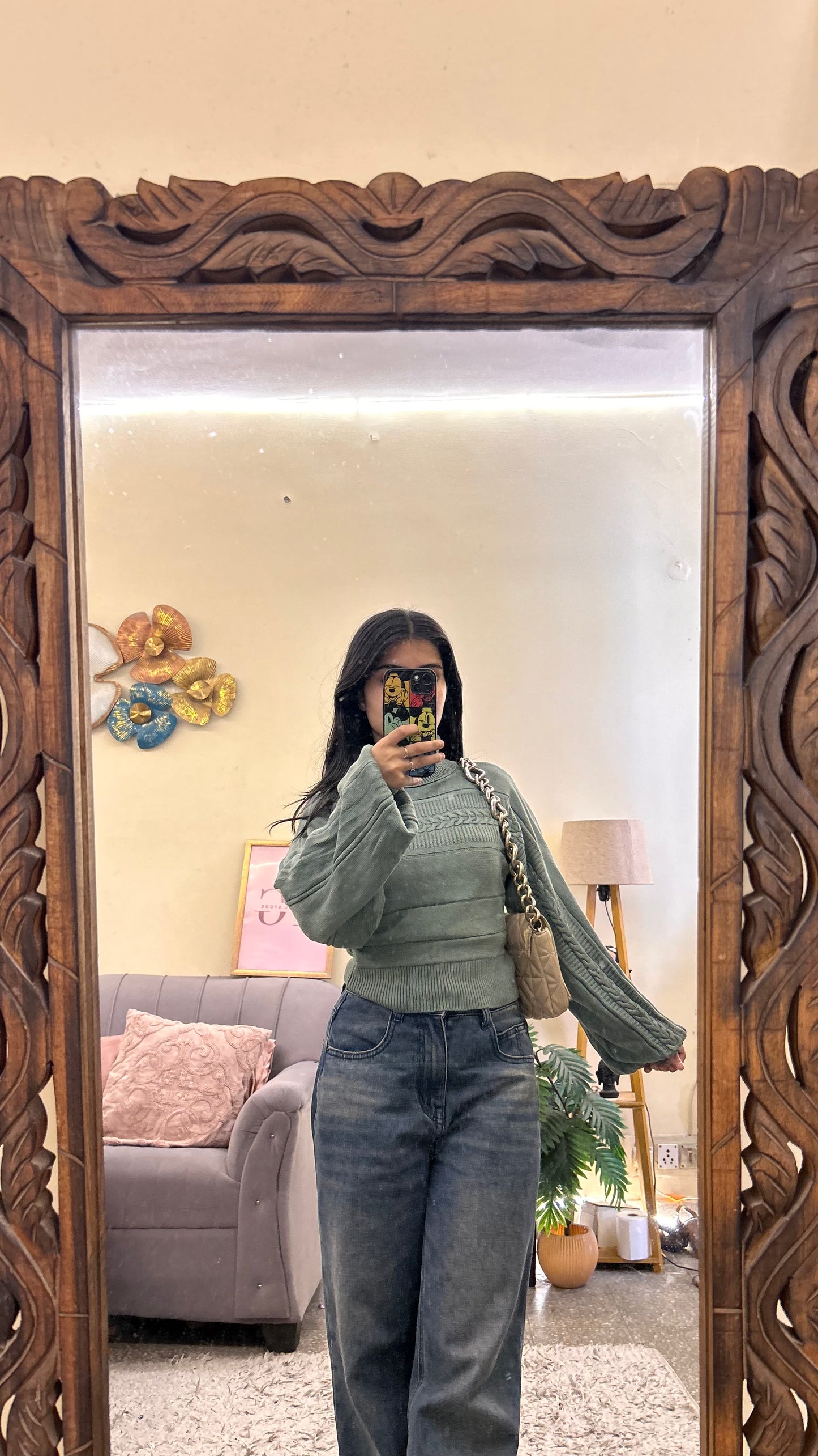 Cute sweater 30-33 bust