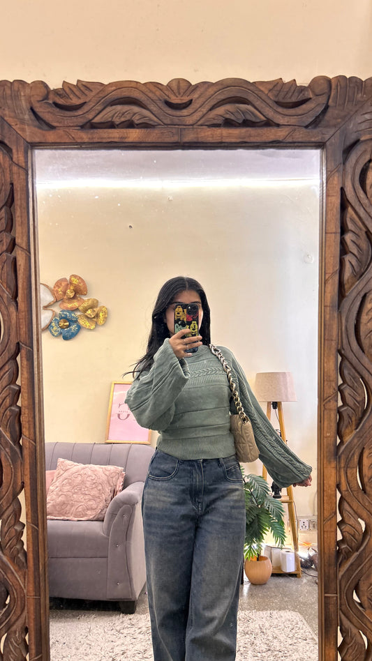Cute sweater 30-33 bust