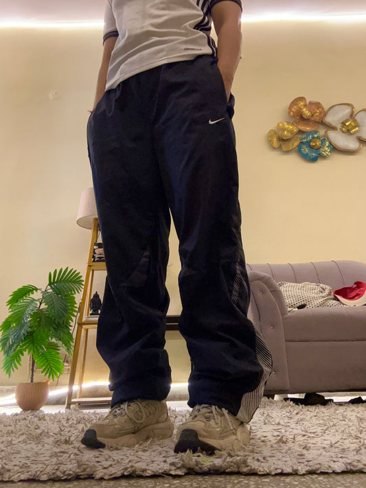 Nike unisex jogger 28-32 waist/l:40/hips:40