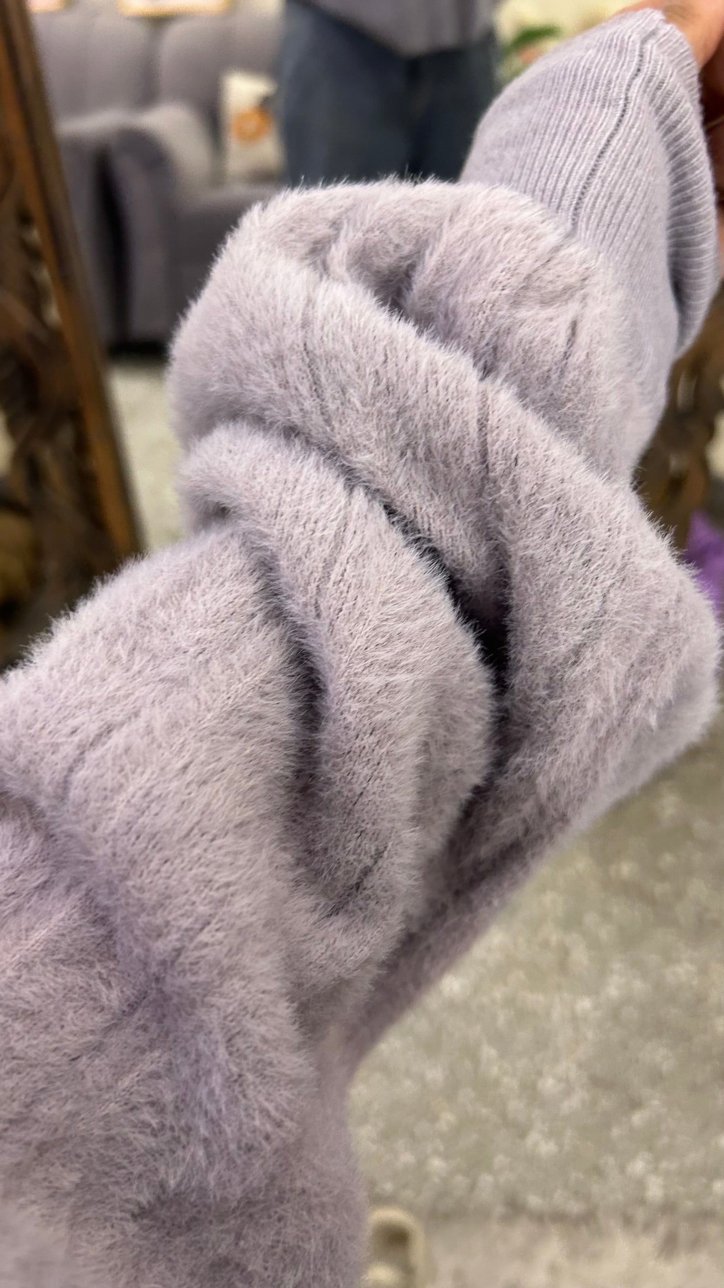 Cute sweater 32-34 busy