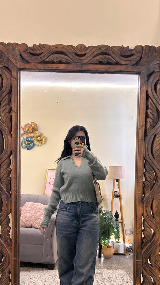 Cute sweater 30-32 bust