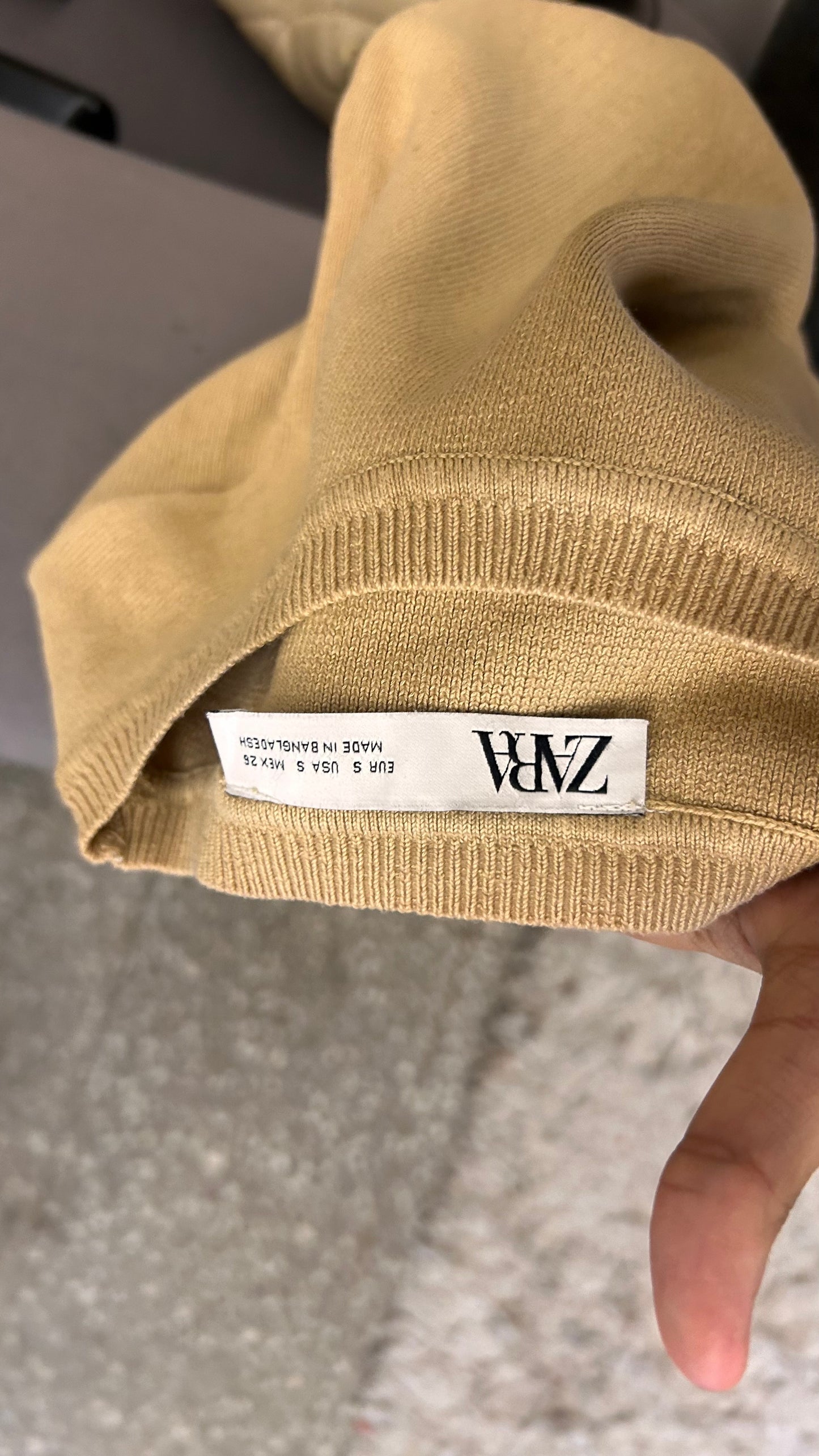 137)semi-winter cute top bust-zara (s)