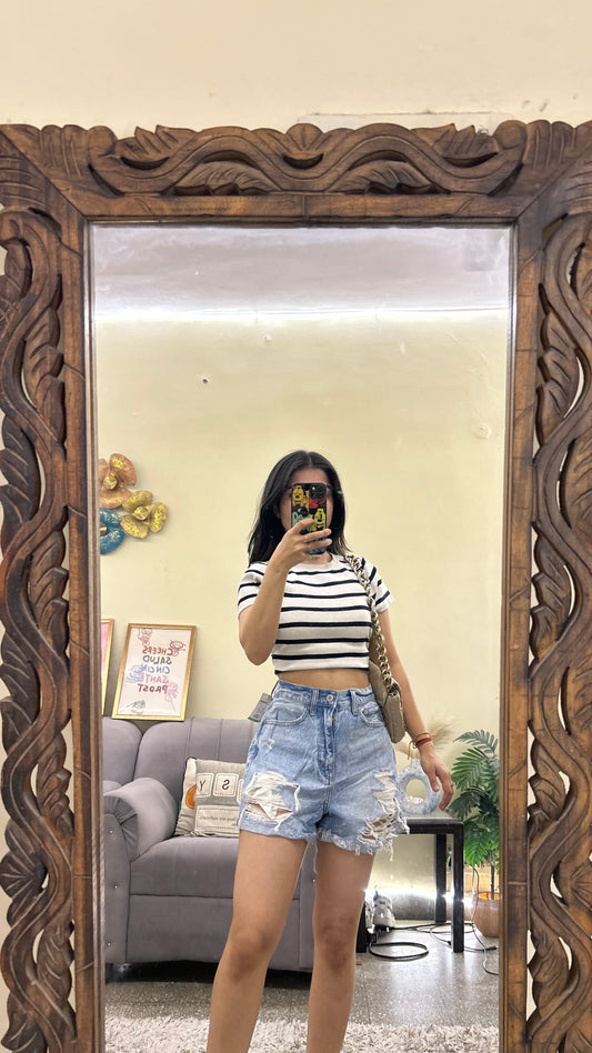 72) cute short 28 waist