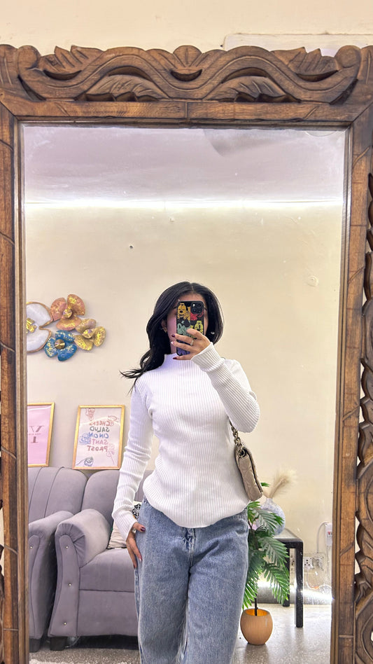 Cute top 32-34 busy