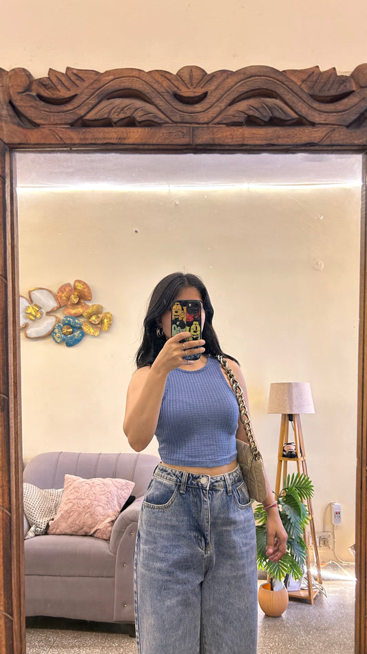 74)  cute top 30-32 bust