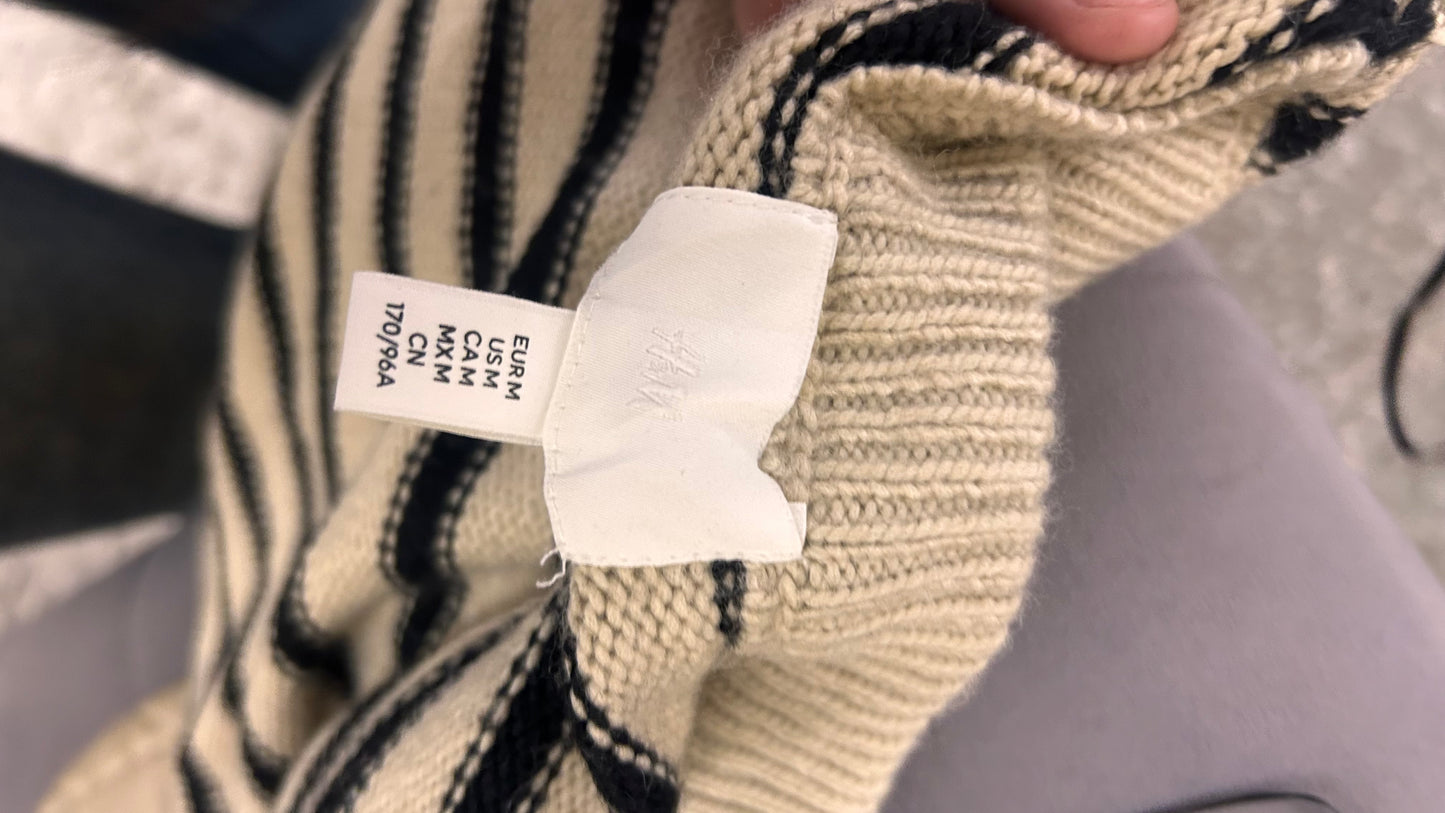 194)hm pintrest sweater size m