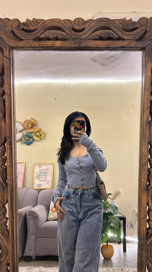Cute top 34 bust